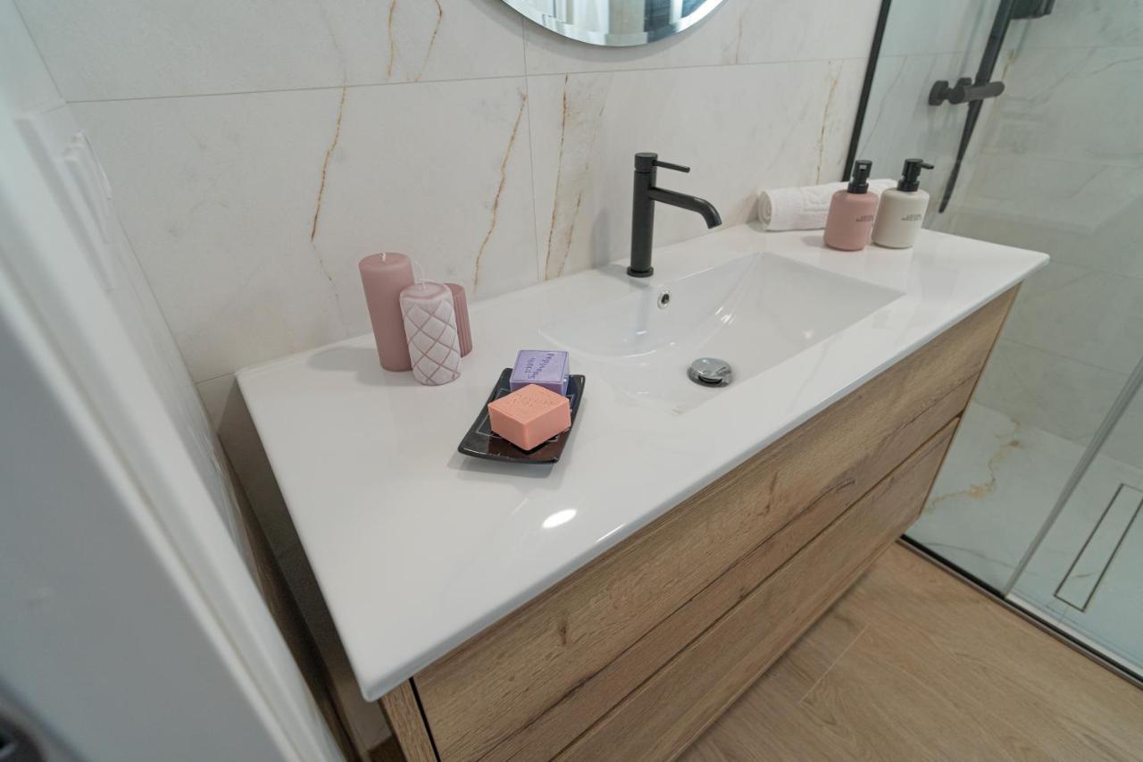 Riam Suites Apartamentos Los Palacios Y Villafranca Exteriér fotografie
