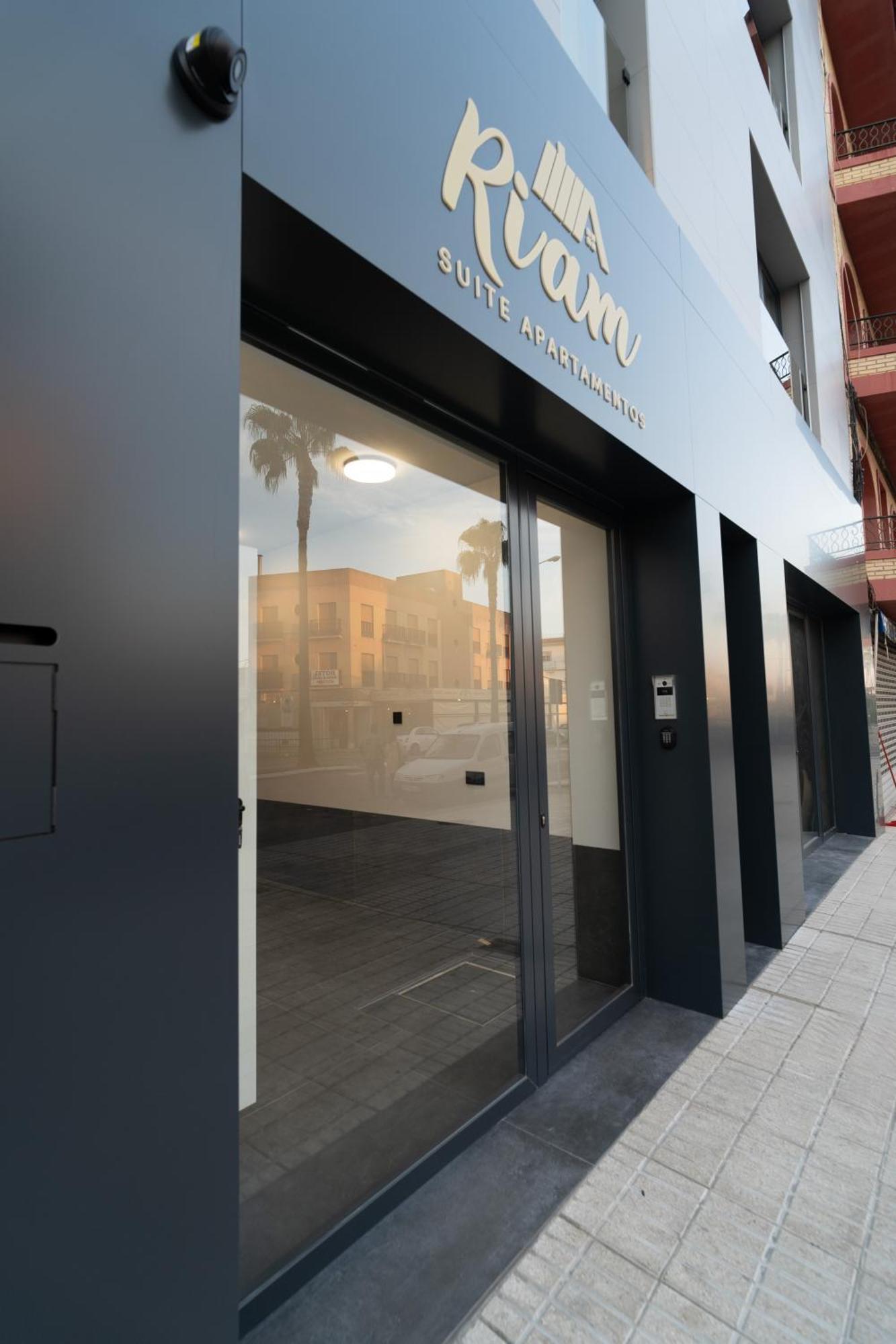Riam Suites Apartamentos Los Palacios Y Villafranca Exteriér fotografie